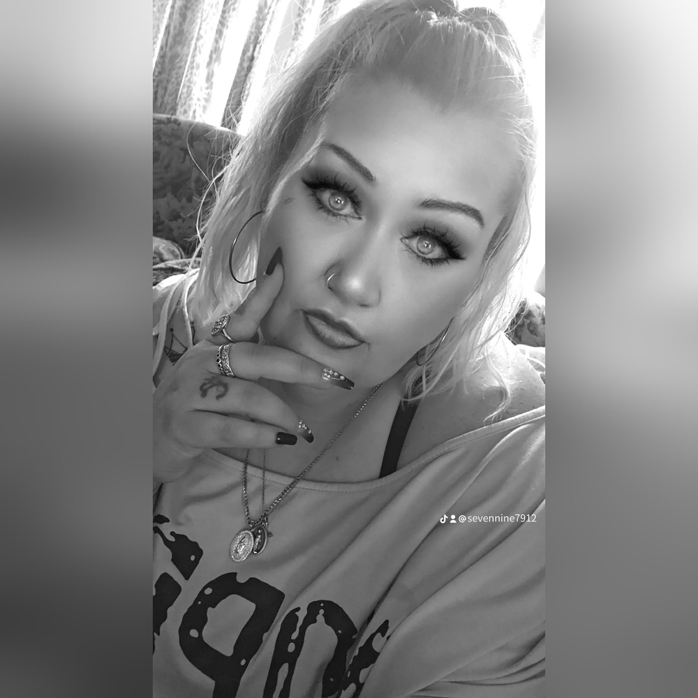 Meet your Posher, Dee